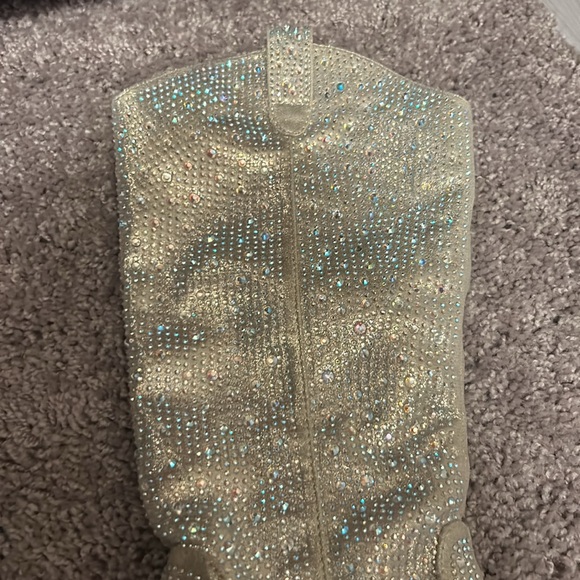Like new! Bedazzled cowgirl boot - Picture 5 of 6